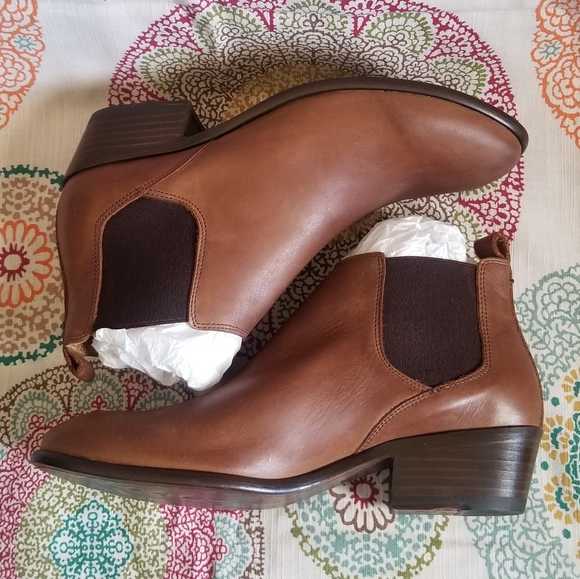 Frye Women's Carson Chelsea Ankle Boots - Picture 7 of 12